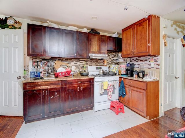 1011 Summit Avenue, Union City, NJ 07087