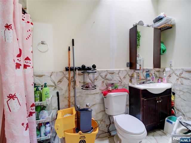 1011 Summit Avenue, Union City, NJ 07087