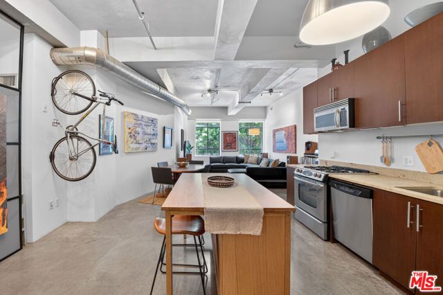 849 S Broadway 203, Los Angeles, CA 90014
