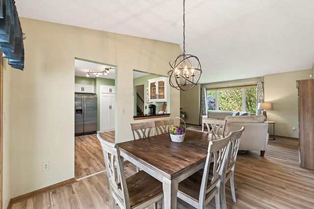 2287 Helmo Court N, Oakdale, MN 55128