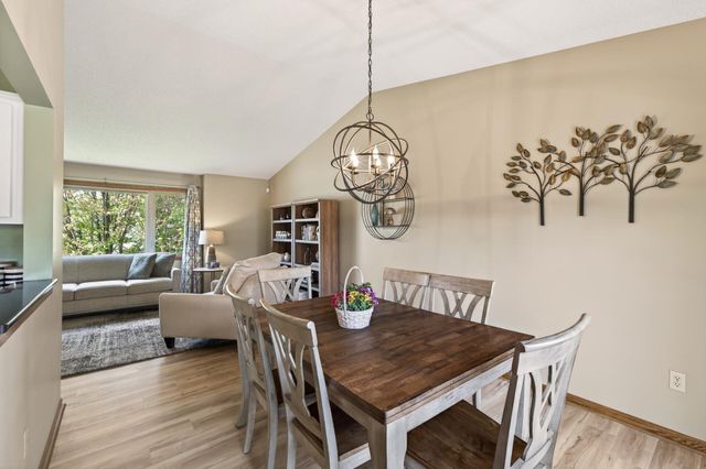2287 Helmo Court N, Oakdale, MN 55128