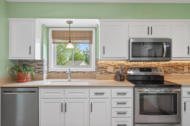 2287 Helmo Court N, Oakdale, MN 55128
