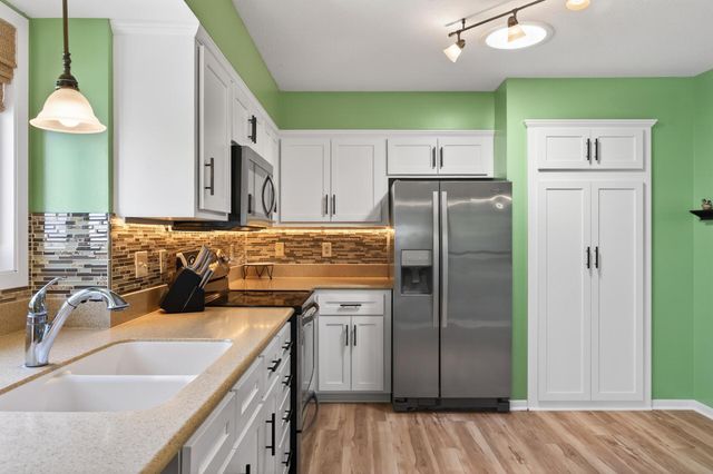 2287 Helmo Court N, Oakdale, MN 55128