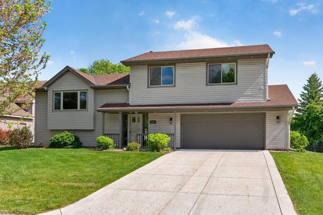 2287 Helmo Court N, Oakdale, MN 55128