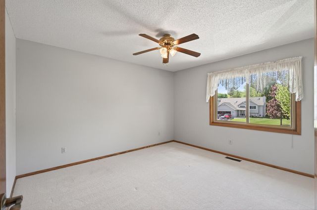 2287 Helmo Court N, Oakdale, MN 55128
