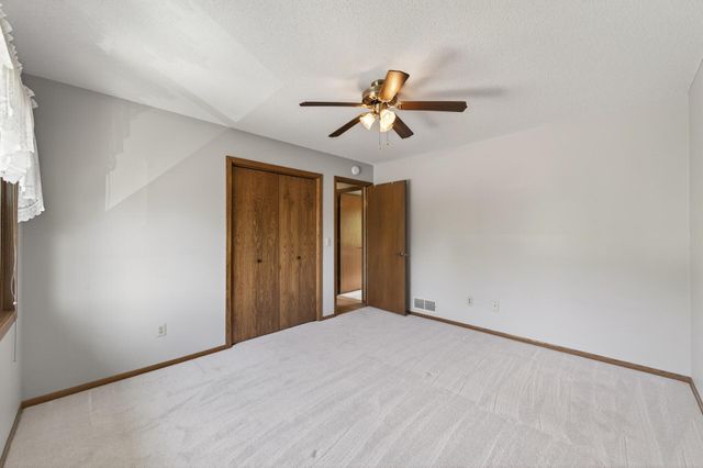 2287 Helmo Court N, Oakdale, MN 55128
