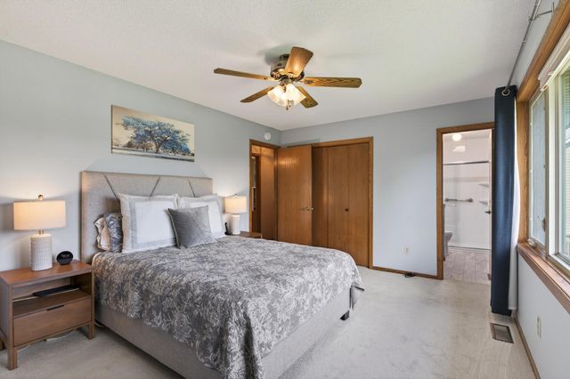 2287 Helmo Court N, Oakdale, MN 55128