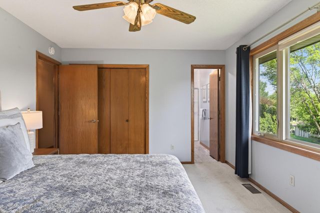 2287 Helmo Court N, Oakdale, MN 55128