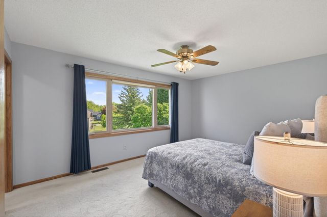 2287 Helmo Court N, Oakdale, MN 55128