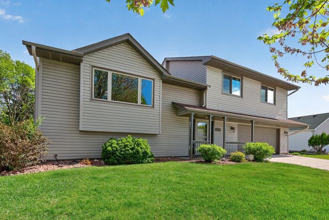 2287 Helmo Court N, Oakdale, MN 55128