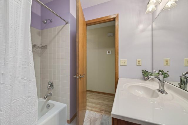 2287 Helmo Court N, Oakdale, MN 55128