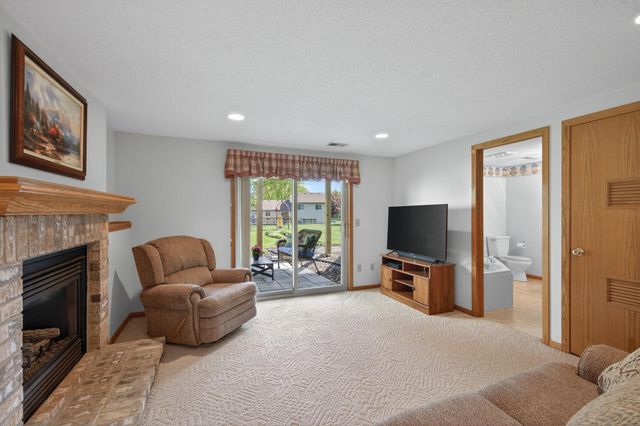 2287 Helmo Court N, Oakdale, MN 55128