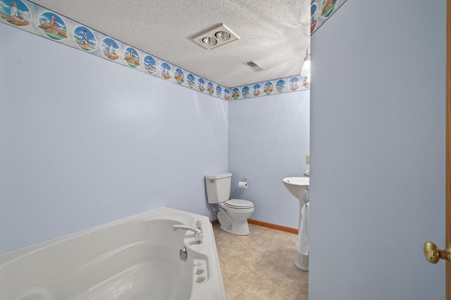 2287 Helmo Court N, Oakdale, MN 55128