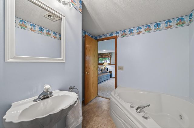 2287 Helmo Court N, Oakdale, MN 55128