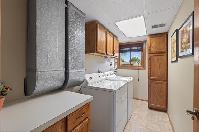 2287 Helmo Court N, Oakdale, MN 55128