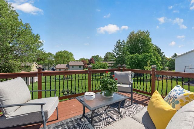 2287 Helmo Court N, Oakdale, MN 55128