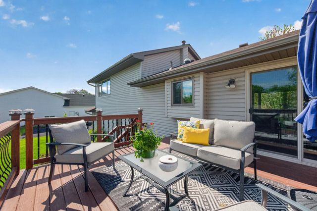 2287 Helmo Court N, Oakdale, MN 55128