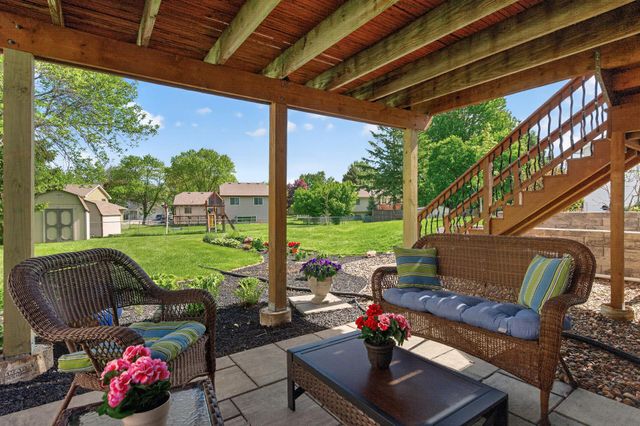2287 Helmo Court N, Oakdale, MN 55128