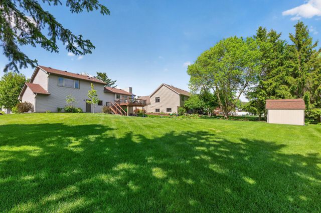 2287 Helmo Court N, Oakdale, MN 55128