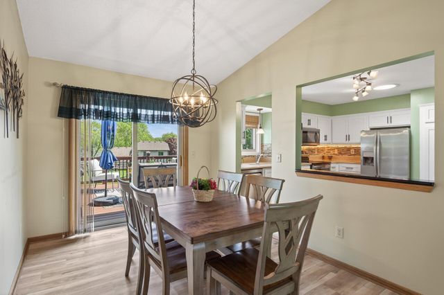 2287 Helmo Court N, Oakdale, MN 55128