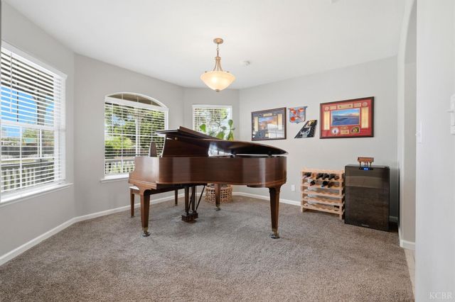 1155 W Julia Way, Hanford, CA 93230