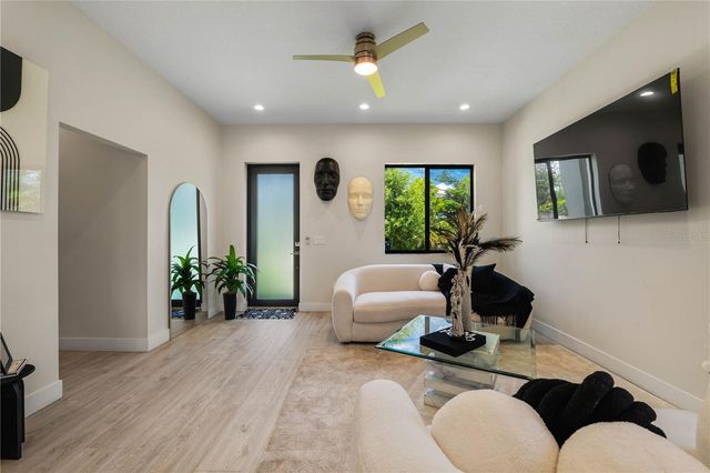 404 E SEWARD STREET, Tampa, FL 33604