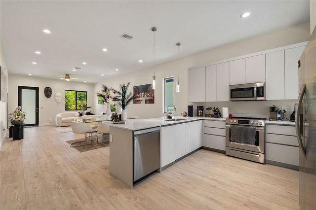 404 E SEWARD STREET, Tampa, FL 33604