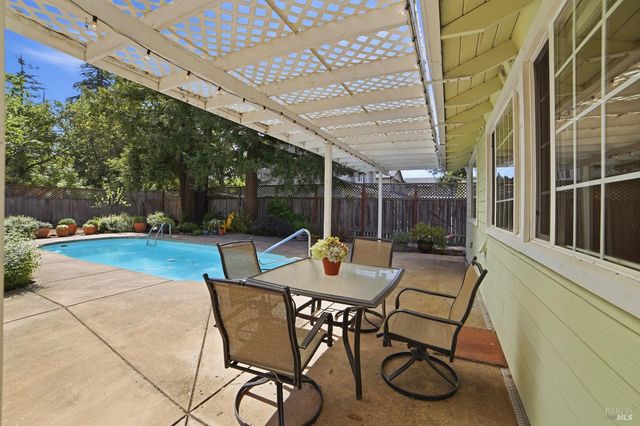 1856 Terry Rd, Santa Rosa, CA 95403