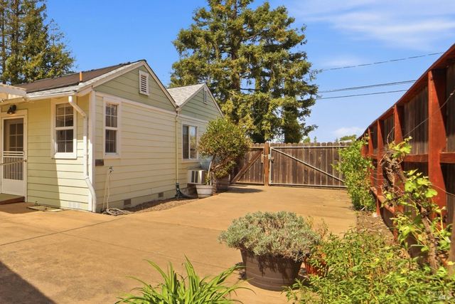 1856 Terry Rd, Santa Rosa, CA 95403