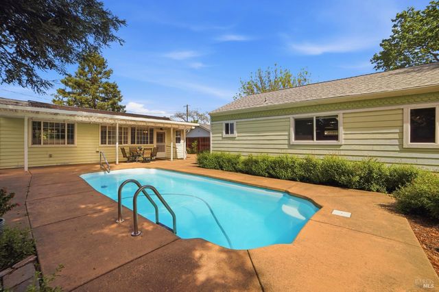 1856 Terry Rd, Santa Rosa, CA 95403