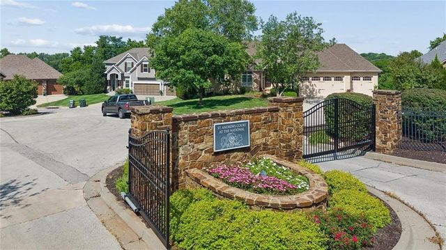 5870 Chateau Court, Parkville, MO 64152
