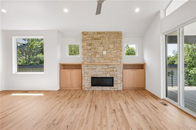 5870 Chateau Court, Parkville, MO 64152