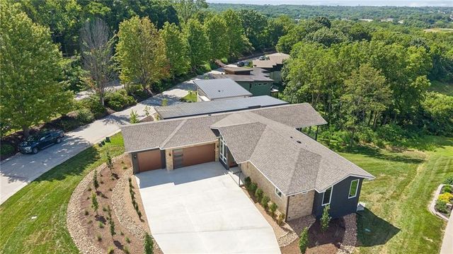 5870 Chateau Court, Parkville, MO 64152