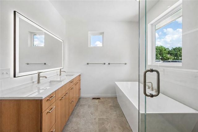 5870 Chateau Court, Parkville, MO 64152