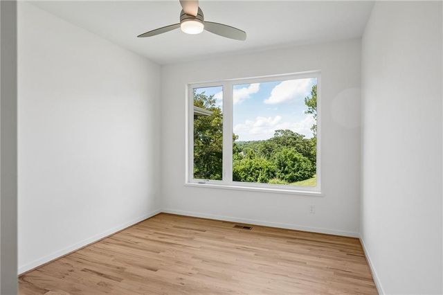5870 Chateau Court, Parkville, MO 64152