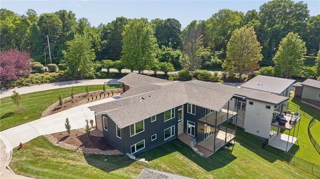 5870 Chateau Court, Parkville, MO 64152