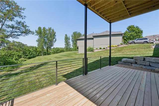 5870 Chateau Court, Parkville, MO 64152