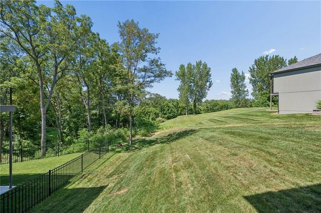 5870 Chateau Court, Parkville, MO 64152