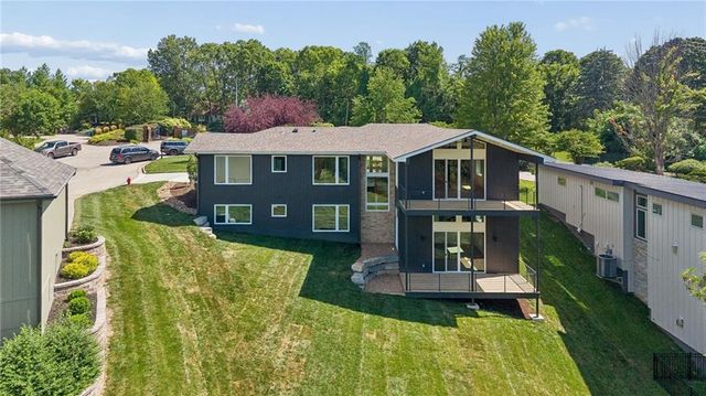 5870 Chateau Court, Parkville, MO 64152