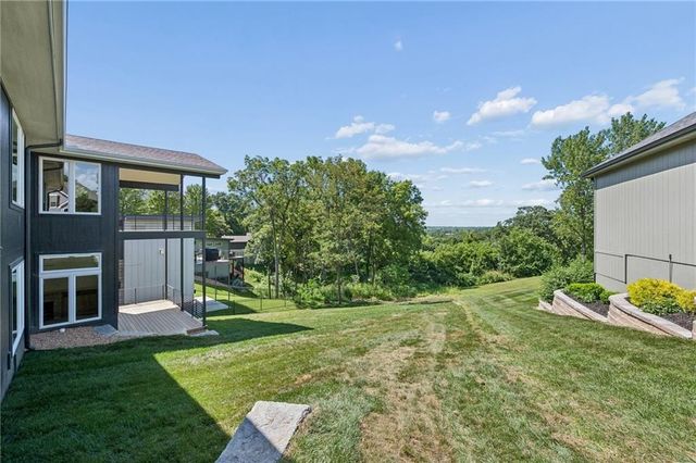 5870 Chateau Court, Parkville, MO 64152