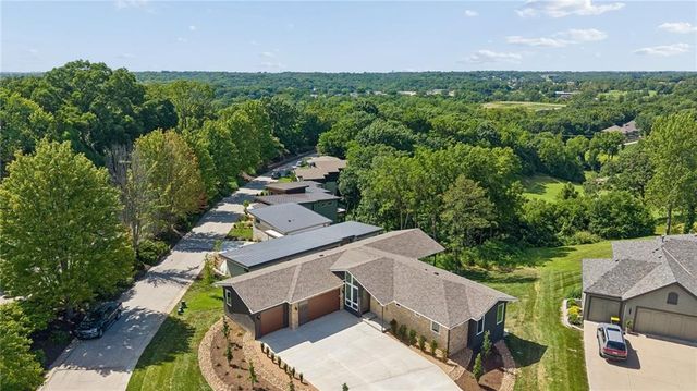 5870 Chateau Court, Parkville, MO 64152