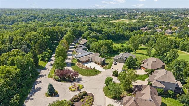 5870 Chateau Court, Parkville, MO 64152