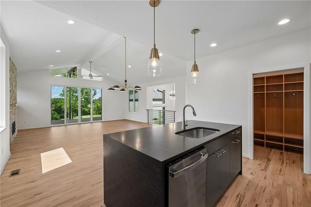 5870 Chateau Court, Parkville, MO 64152