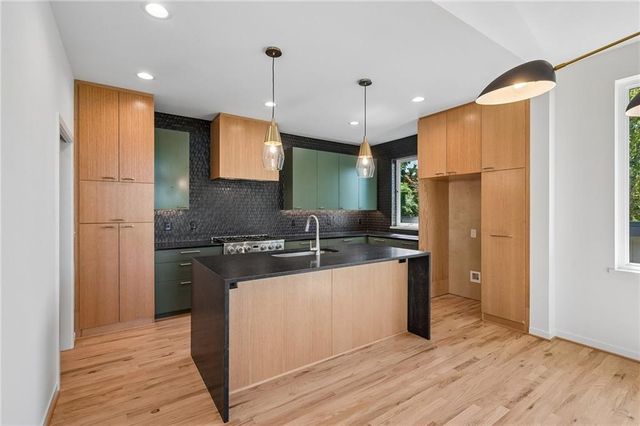 5870 Chateau Court, Parkville, MO 64152