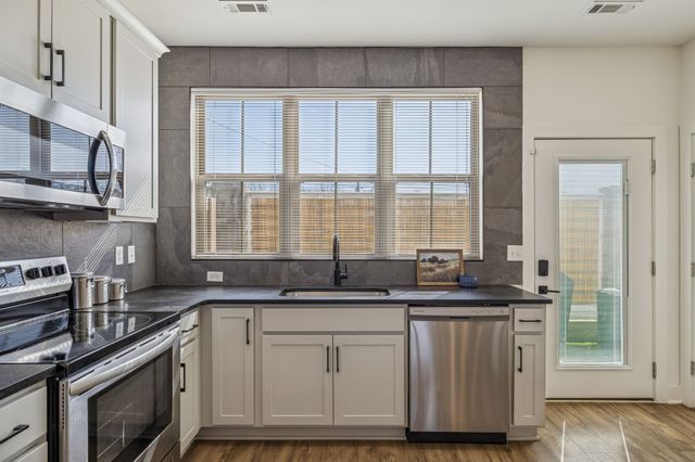100 Thompson Ln Unit 6, Nashville, TN 37211