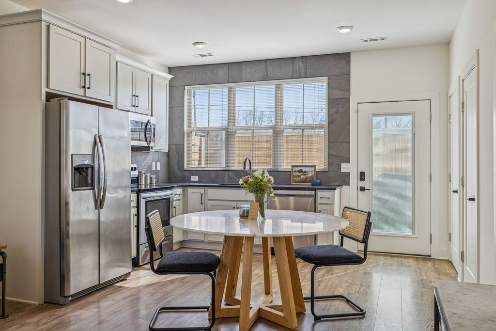 100 Thompson Ln Unit 6, Nashville, TN 37211