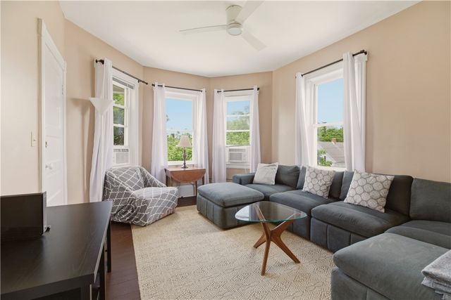 29 Prospect Street 3, Bristol, RI 02809