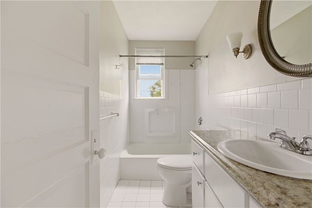 29 Prospect Street 3, Bristol, RI 02809