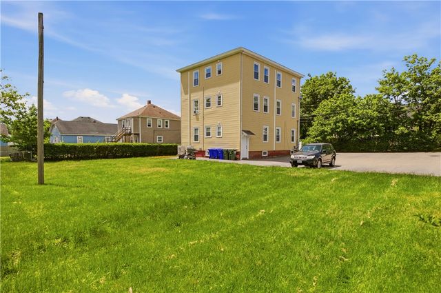29 Prospect Street 3, Bristol, RI 02809