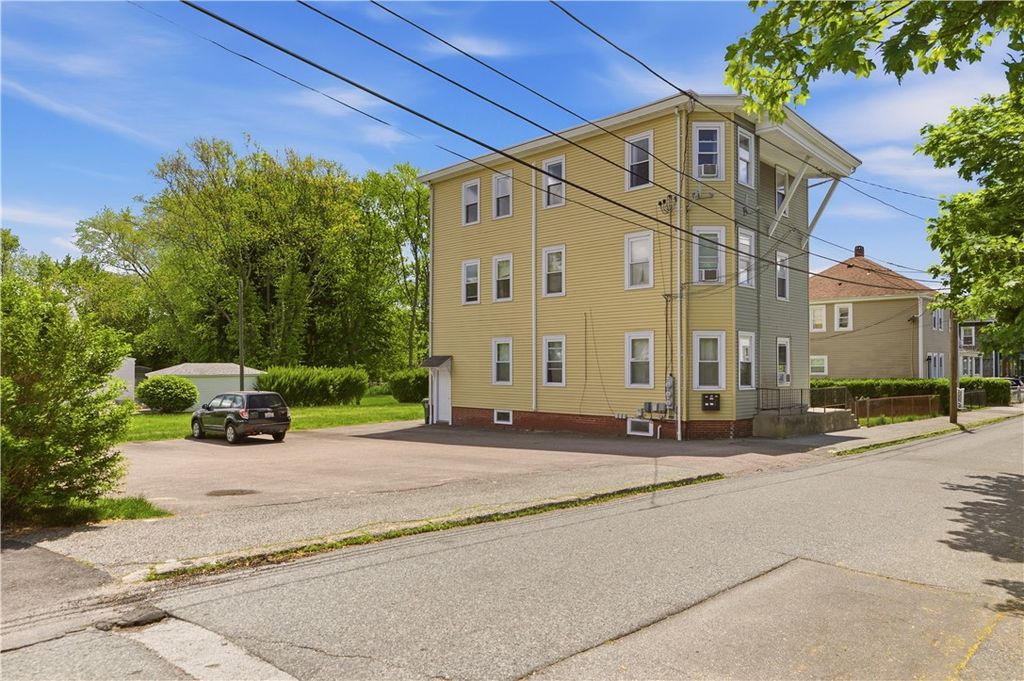 29 Prospect Street 3, Bristol, RI 02809